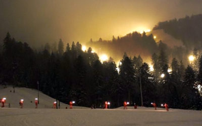 Torchlight descent and night skiing